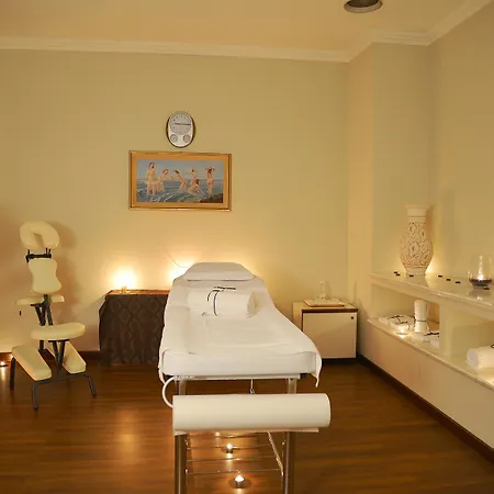 Отель Forum Palace 4*