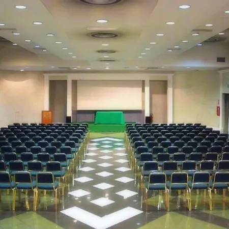 Отель Forum Palace