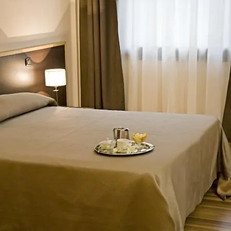 Отель Forum Palace 4*