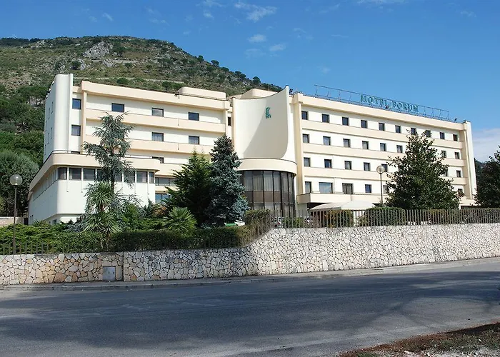 מלון Forum Palace